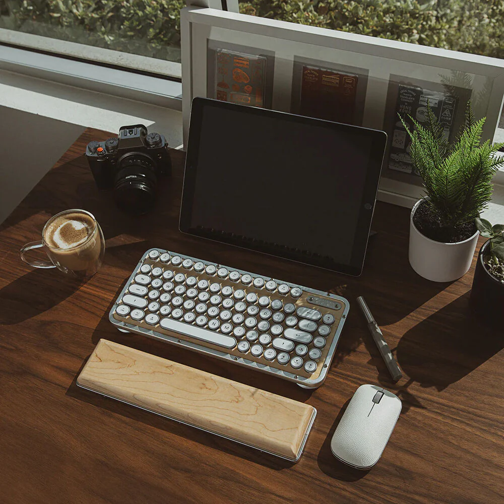 AZIO Maple Retro Compact Keyboard (Maple Wood / Silver Aluminum) - Image 4