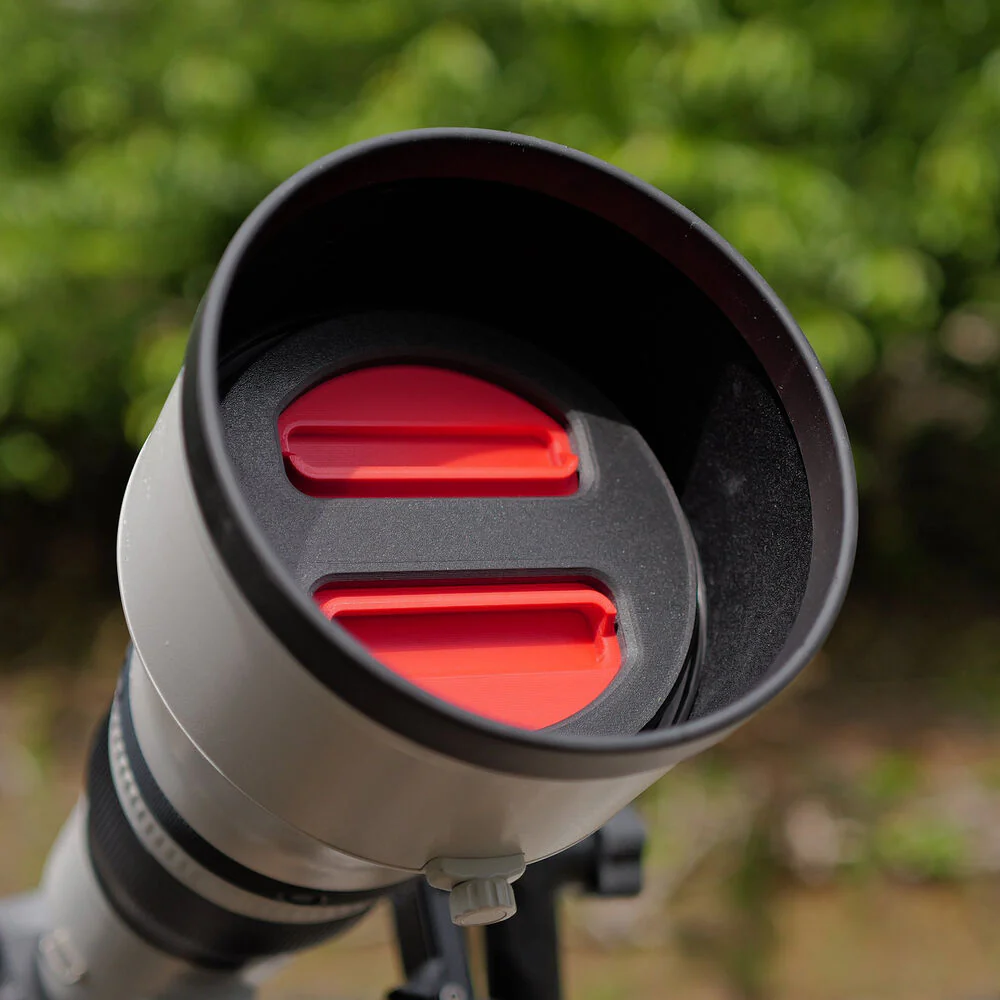 Bioluminous Front Lens Cap for Canon RF 800mm f/5.6 L IS USM Lens (Black and Red) - Image 3