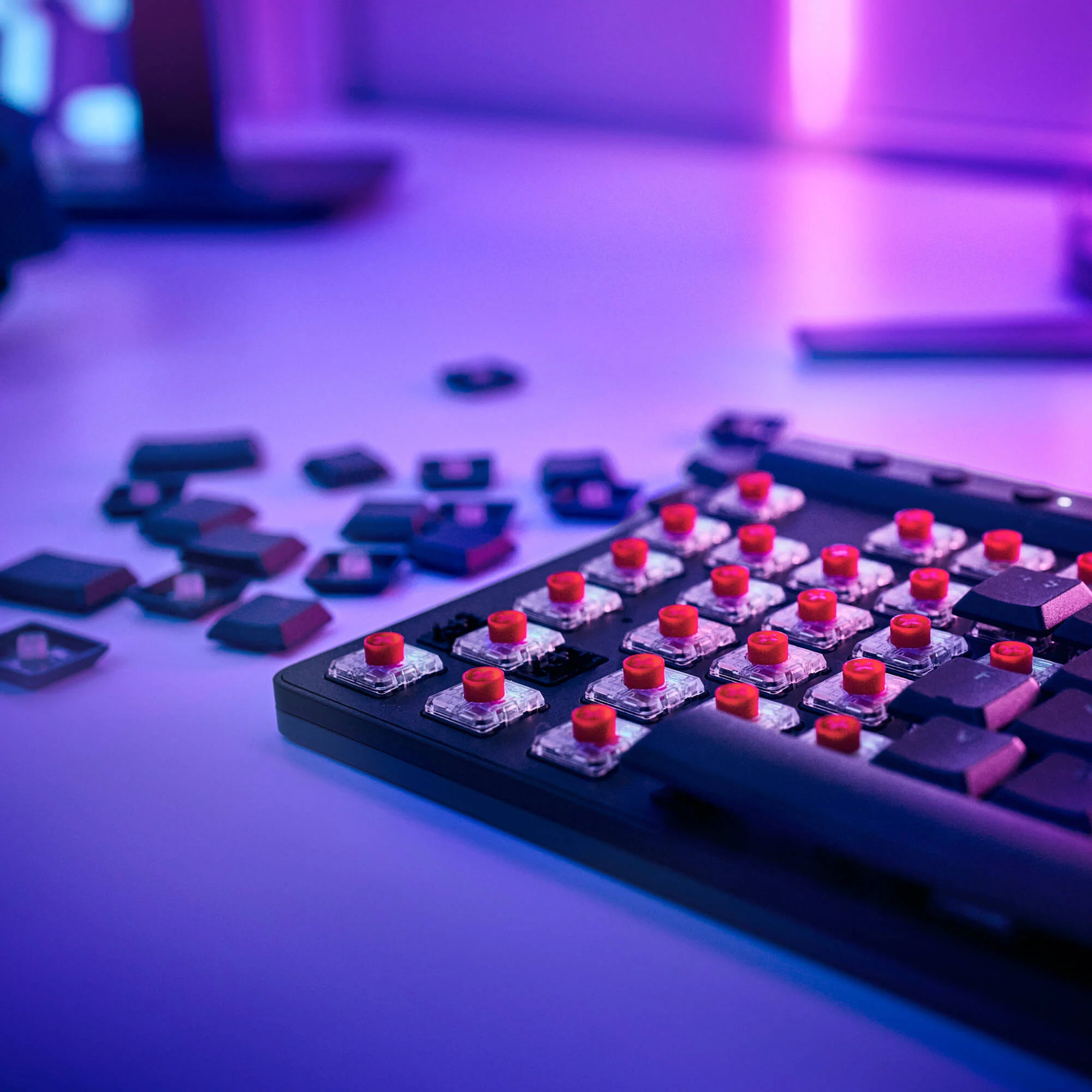 Logitech G G515 LIGHTSPEED TKL Wireless RGB Mechanical Gaming Keyboard (Black, GL Tactile) - Image 3