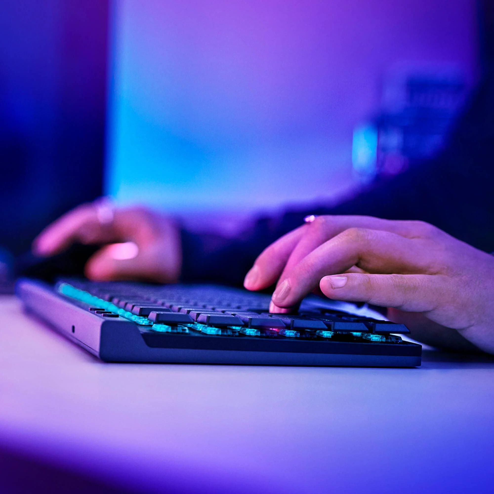 Logitech G G515 LIGHTSPEED TKL Wireless RGB Mechanical Gaming Keyboard (Black, GL Tactile) - Image 4