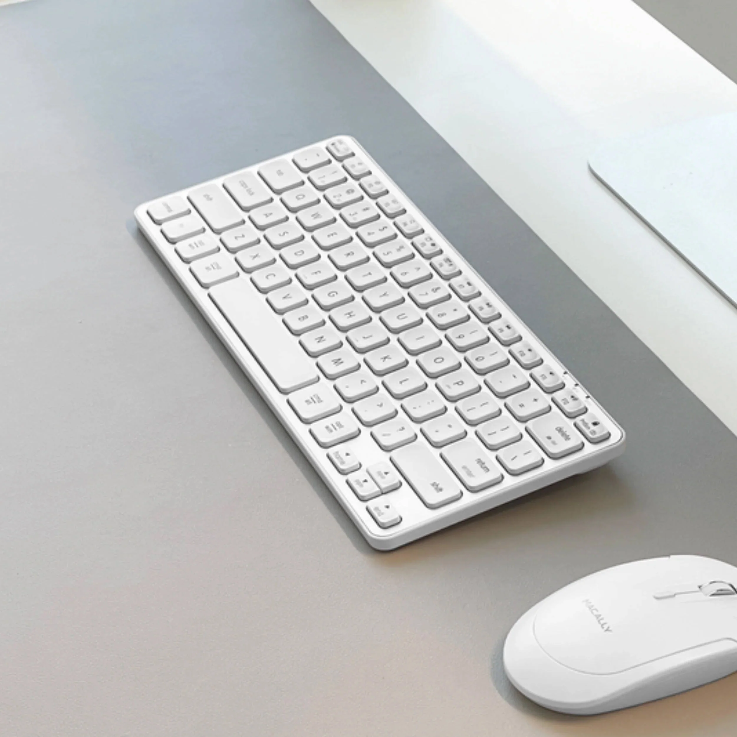 Macally Portable Bluetooth Keyboard for Mac (Aluminum) - Image 7