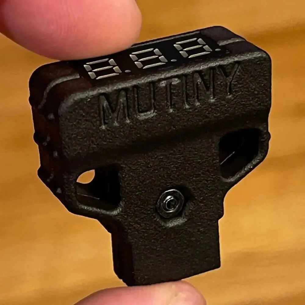 MUTINY V-TAP D-Tap Voltage Meter (Amber/Yellow) - Image 4