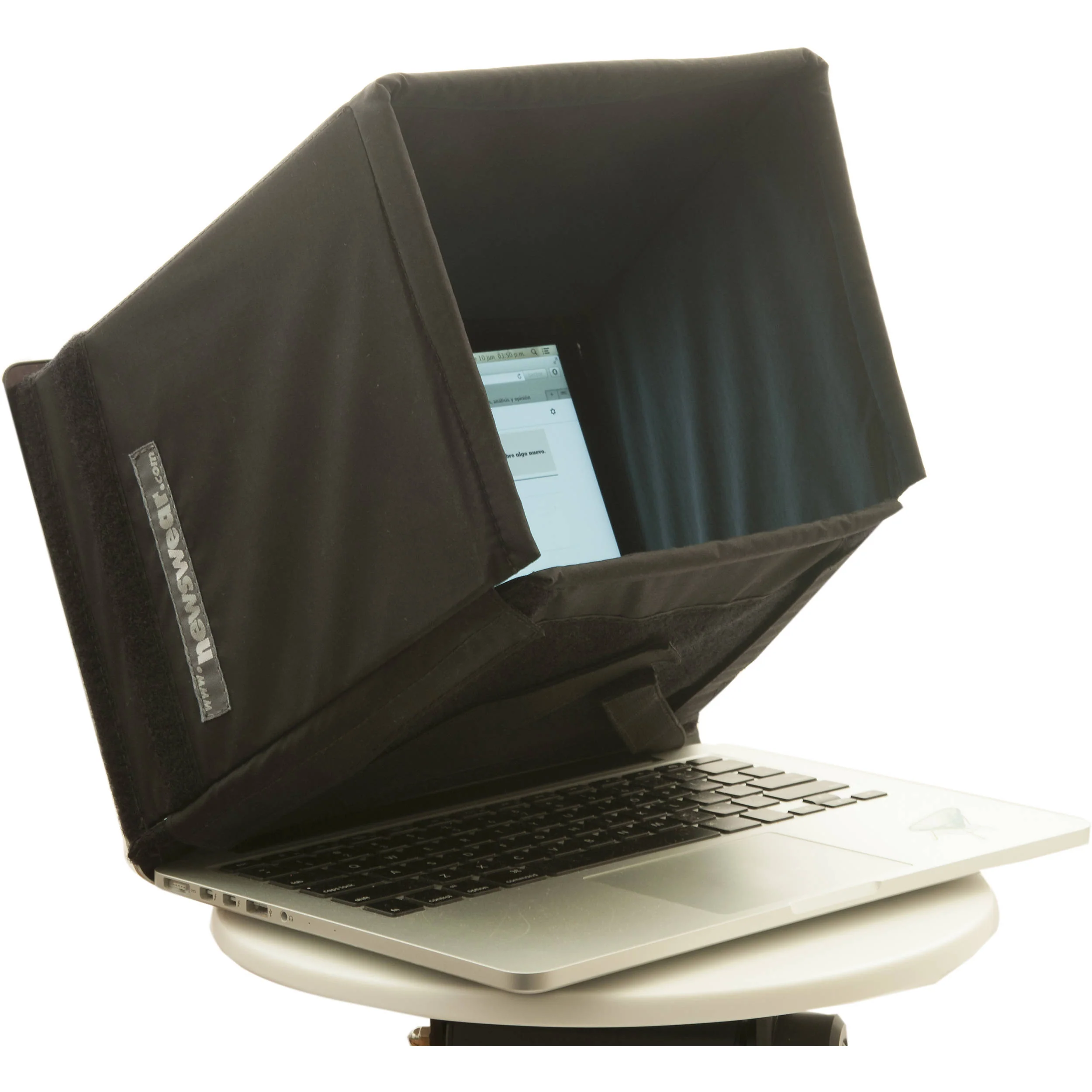 Newswear Darkroom 15" Laptop Shade & Cape - Image 3