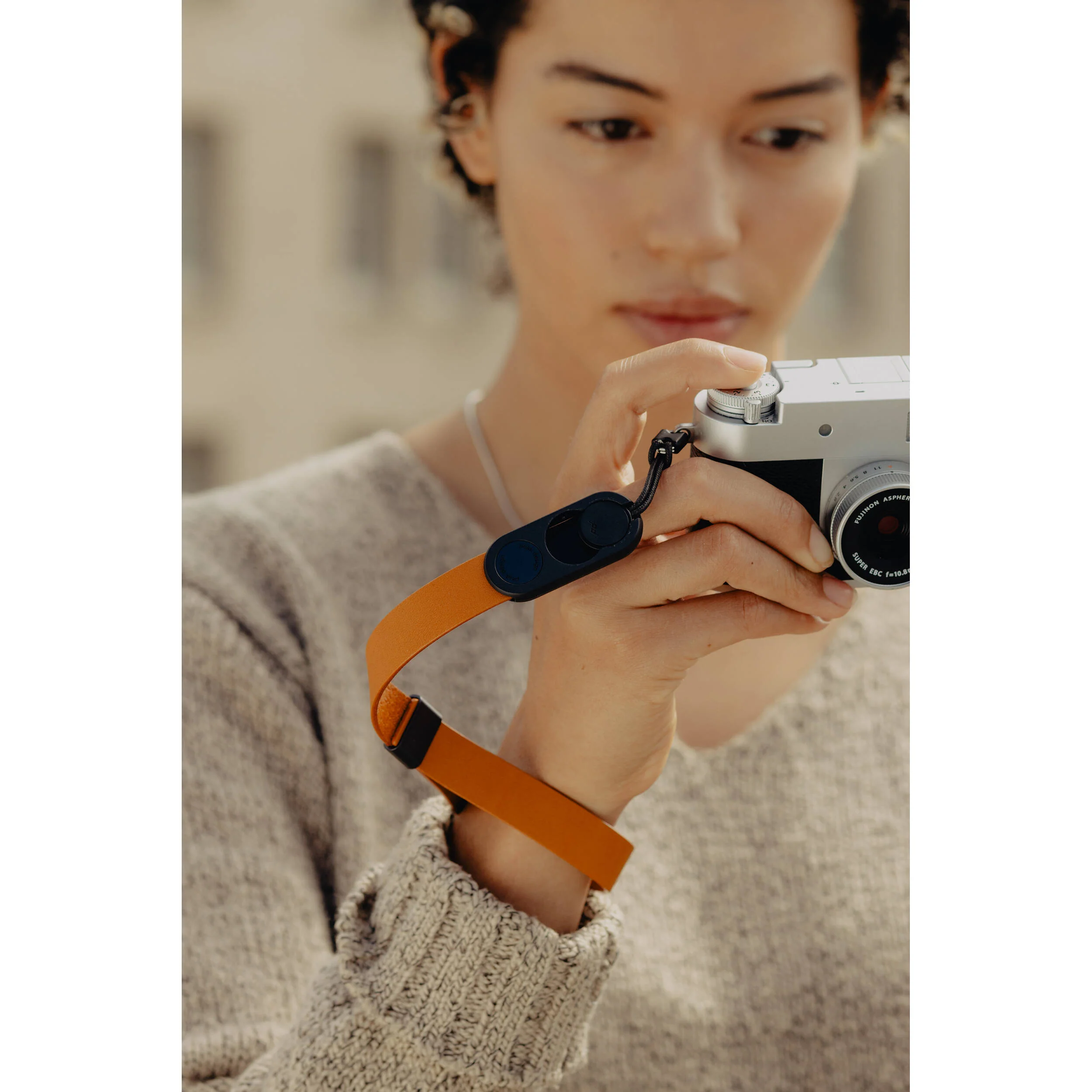 Peak Design Cuff Leather Camera Wrist Strap (Amber) - Image 4