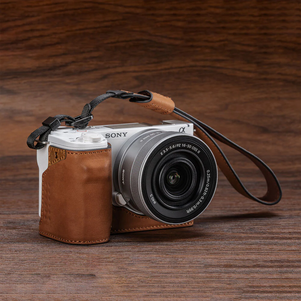 SmallRig Leather Half Case with Wrist Strap for Sony ZV-E10 II (Brown) - Image 5
