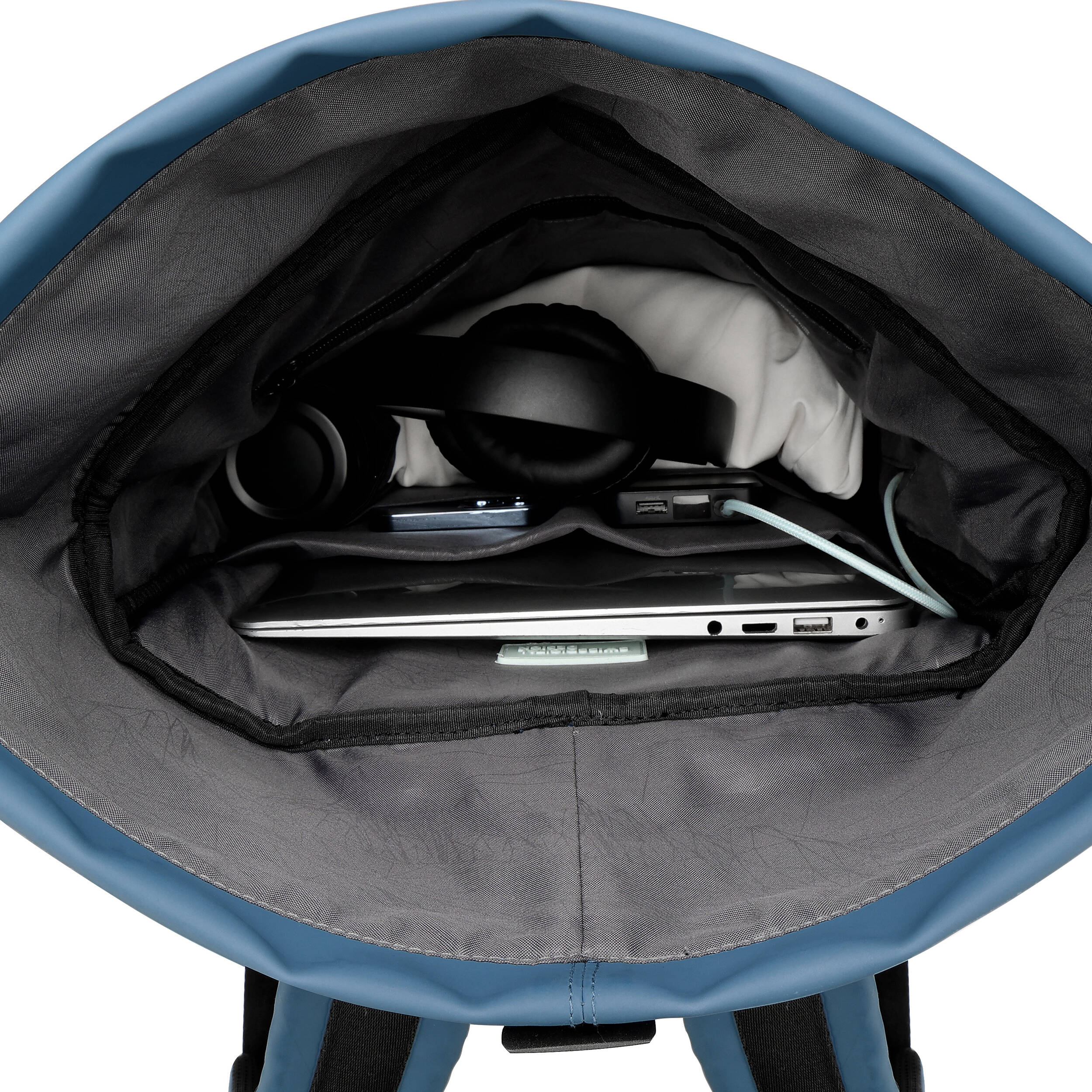 Swissdigital LAMONE Rolltop Backpack (Dark Blue, 13L) - Image 4