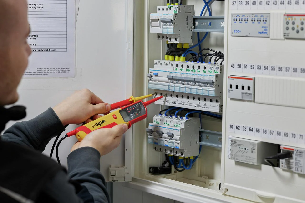 Wiha 44319 Voltage Tester 12V to 1kV LED / LCD - Image 3